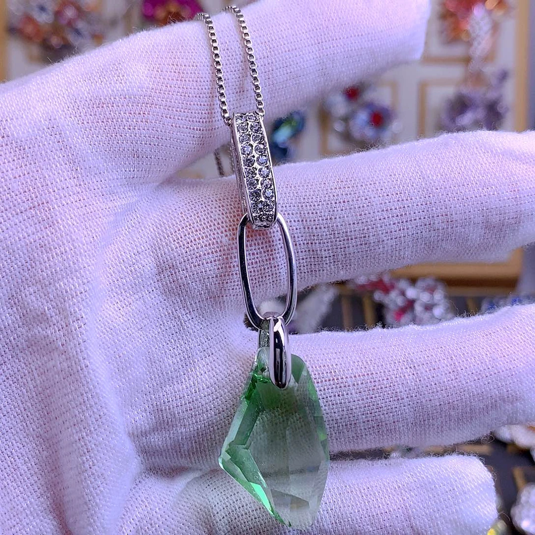 铜合金仿水晶胸针