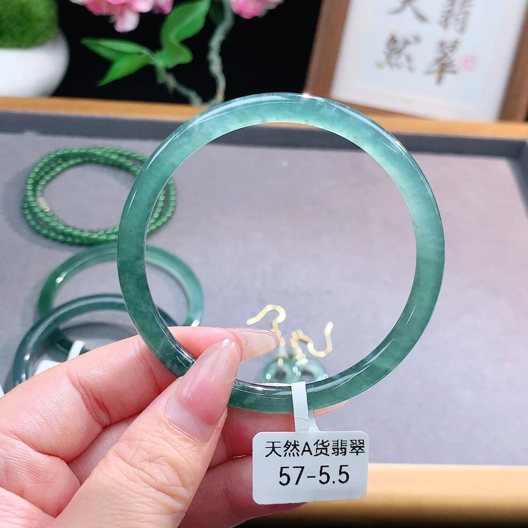 未镶嵌手镯（圆镯）翡翠