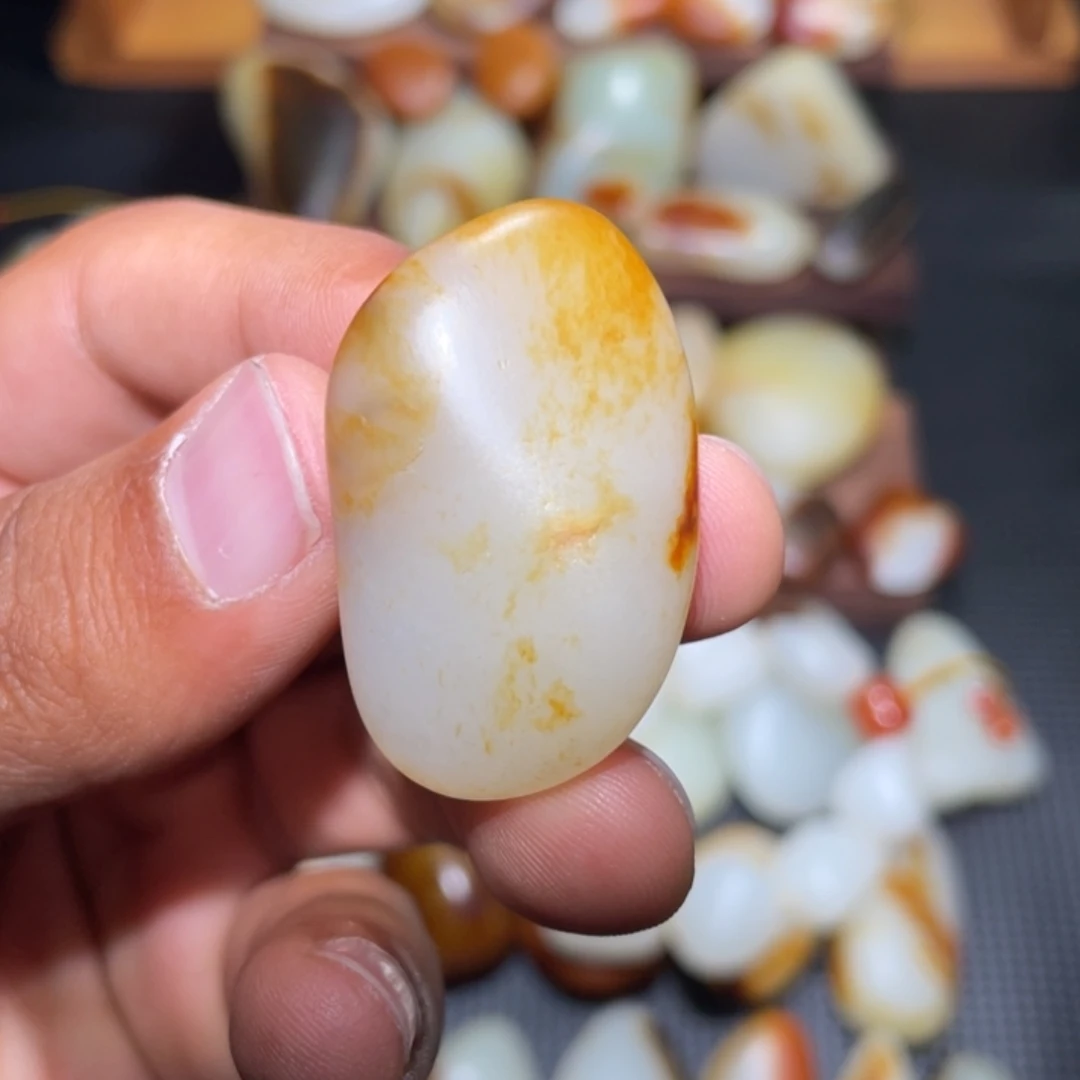 和田玉颈饰未镶嵌19.3克原籽无修