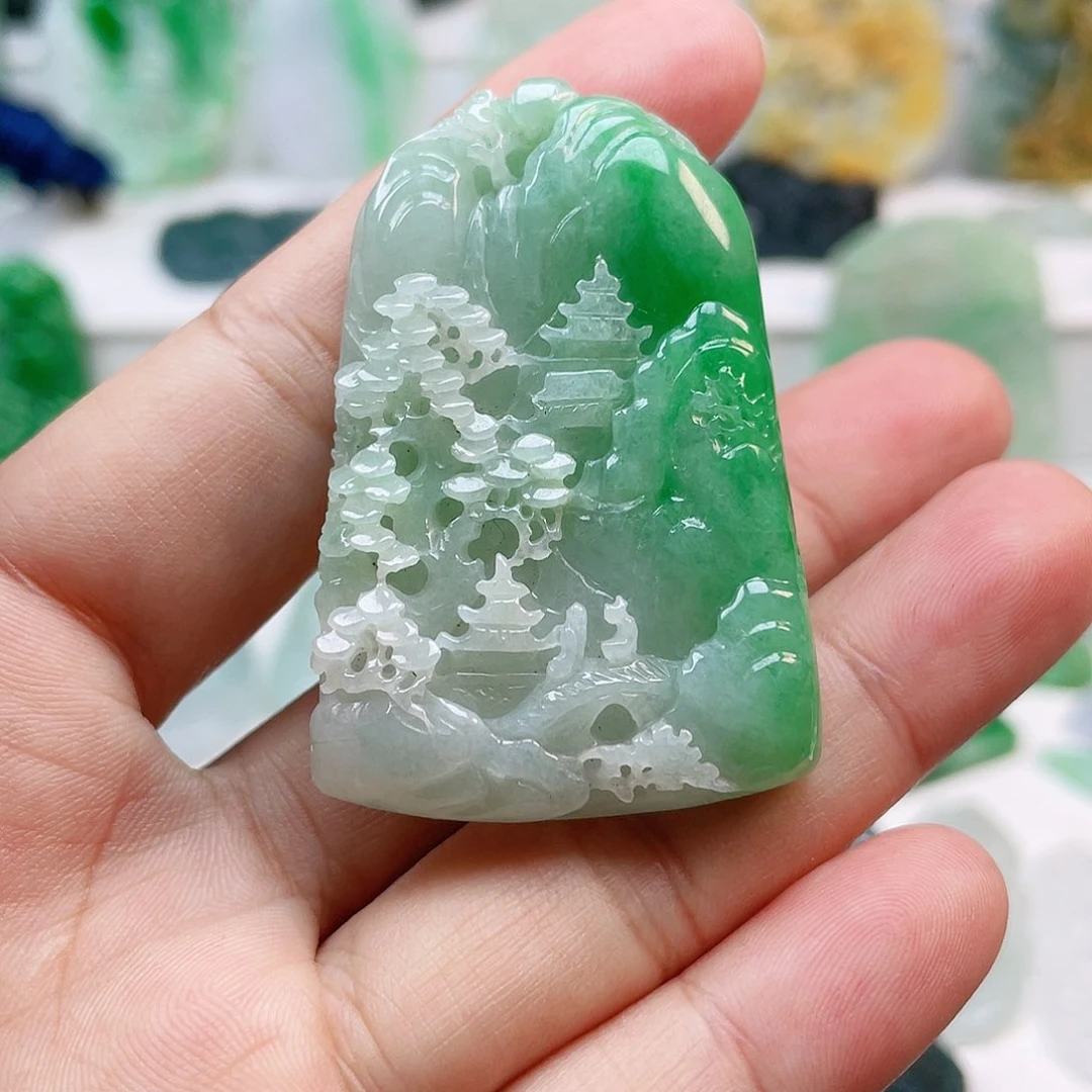 翡翠颈饰未镶嵌山水