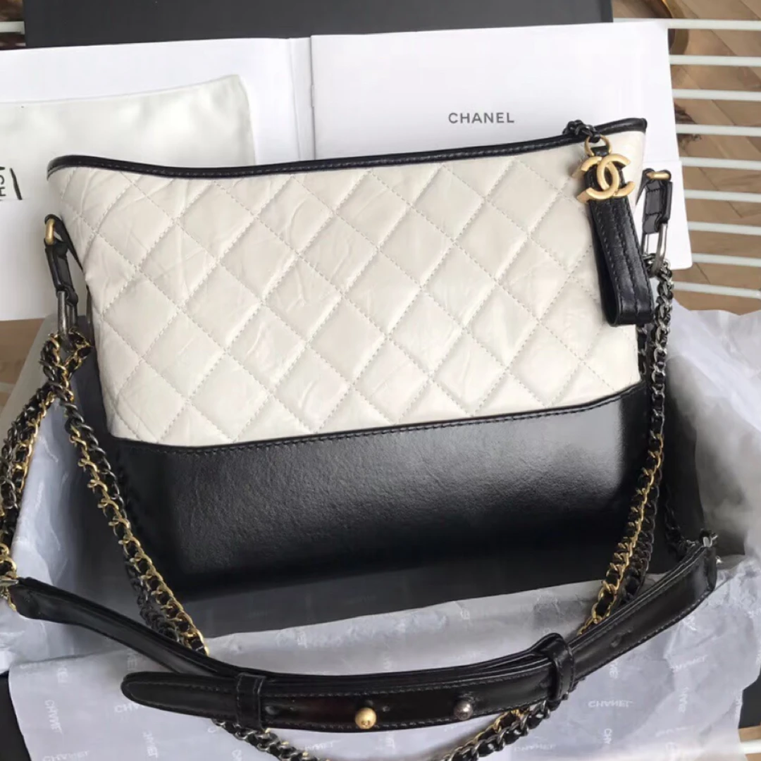 95新 Chanel/香奈儿 多多奢品/香奈儿黑白中号流浪斜挎包/98新