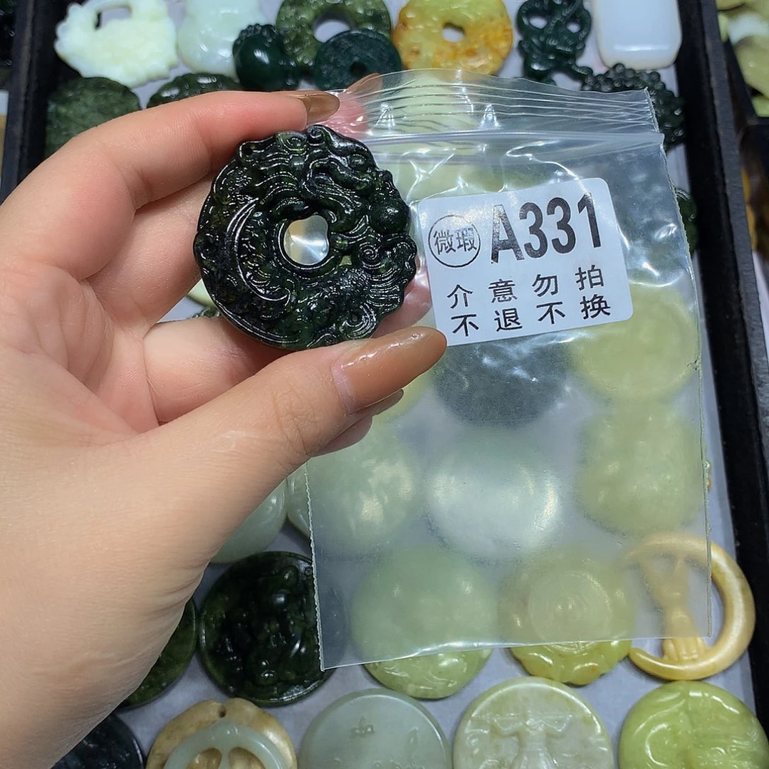 蛇纹石玉未镶嵌颈饰