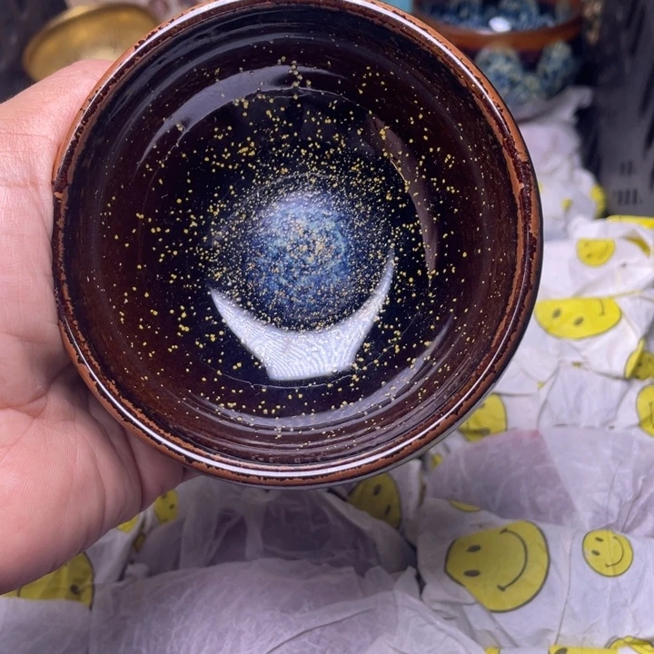 茶盏在这条街走到哪里就