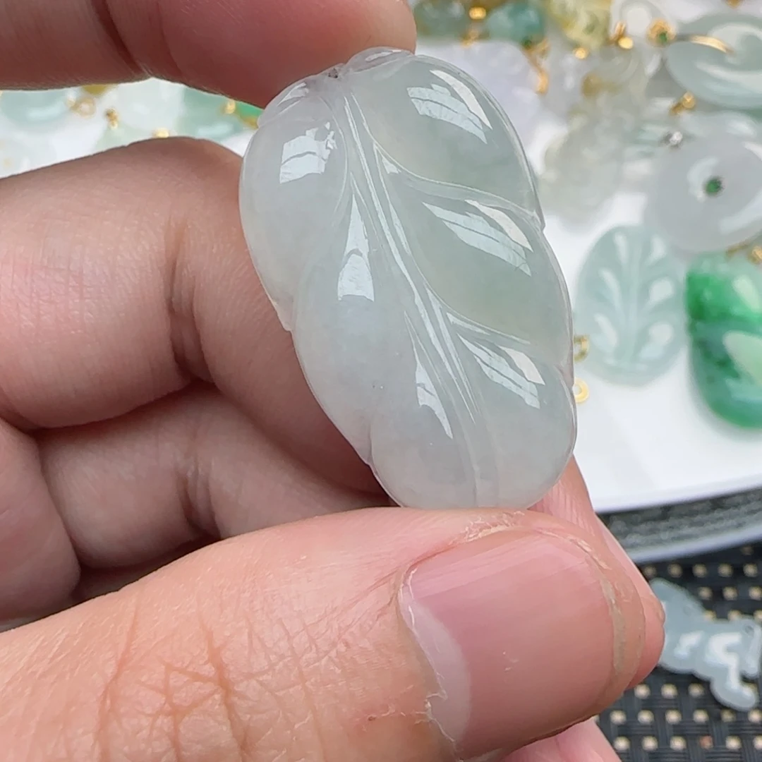 【闪购商品】翡翠颈饰未镶嵌叶子