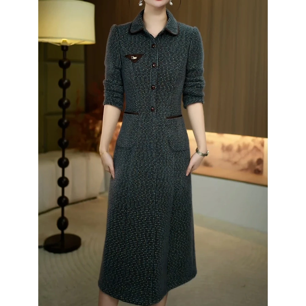 高档时髦洋气减龄连衣裙女2026春季新款气优雅翻领百搭显瘦A字裙