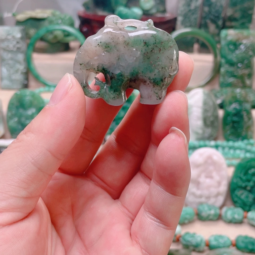 独山玉未镶嵌颈饰