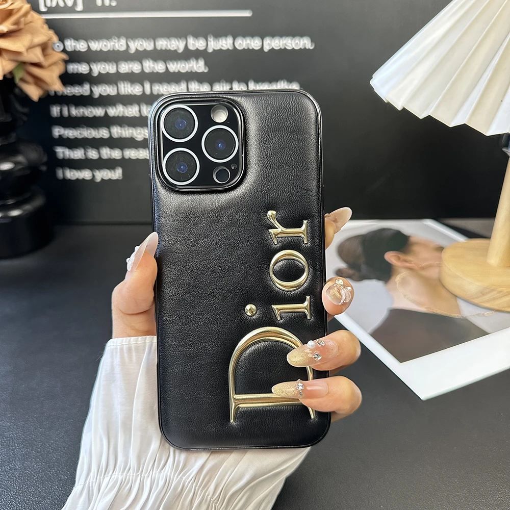 适用苹果16Promax手机壳iPhone15奢华D字母气质防摔14全包皮质13