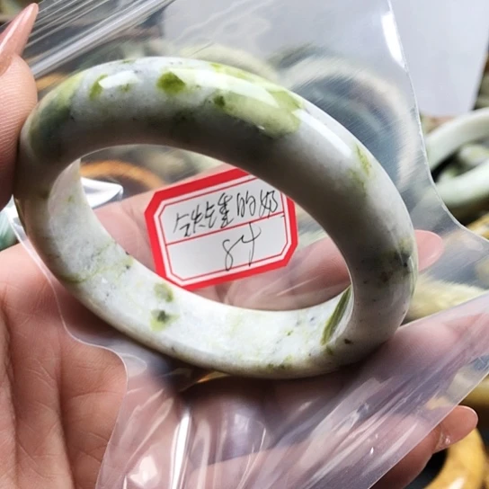 蛇纹石玉手镯未镶嵌铁***奶
