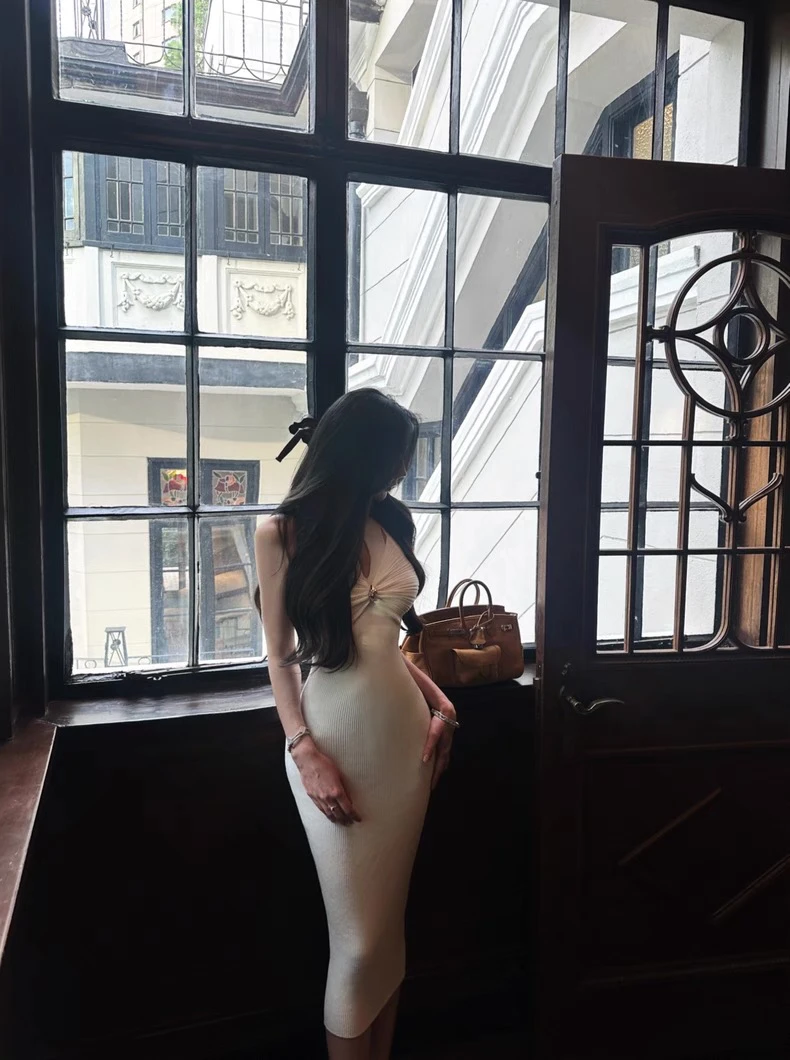 巴家高级感扭结镂空半高领针织长裙女设计感小众收腰长款一步裙子