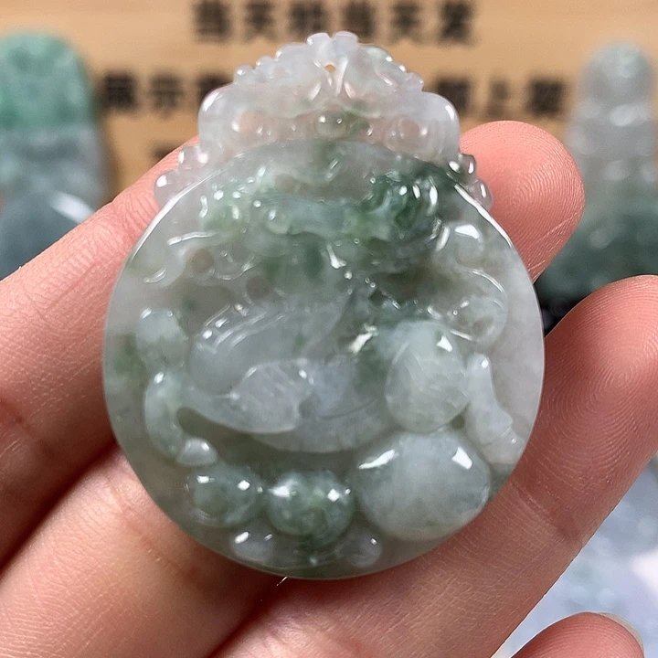 翡翠未镶嵌颈饰麒麟福利