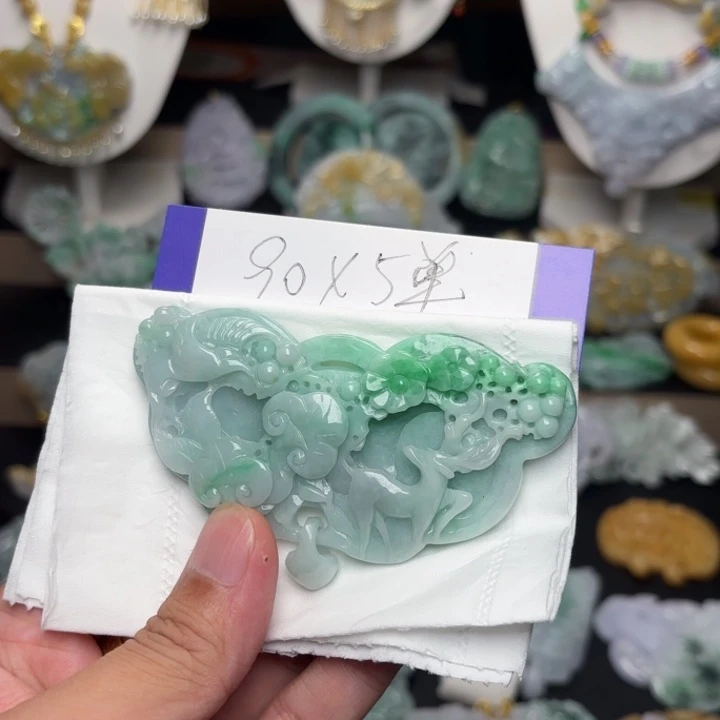 室***臻翡翠未镶嵌颈饰吊坠