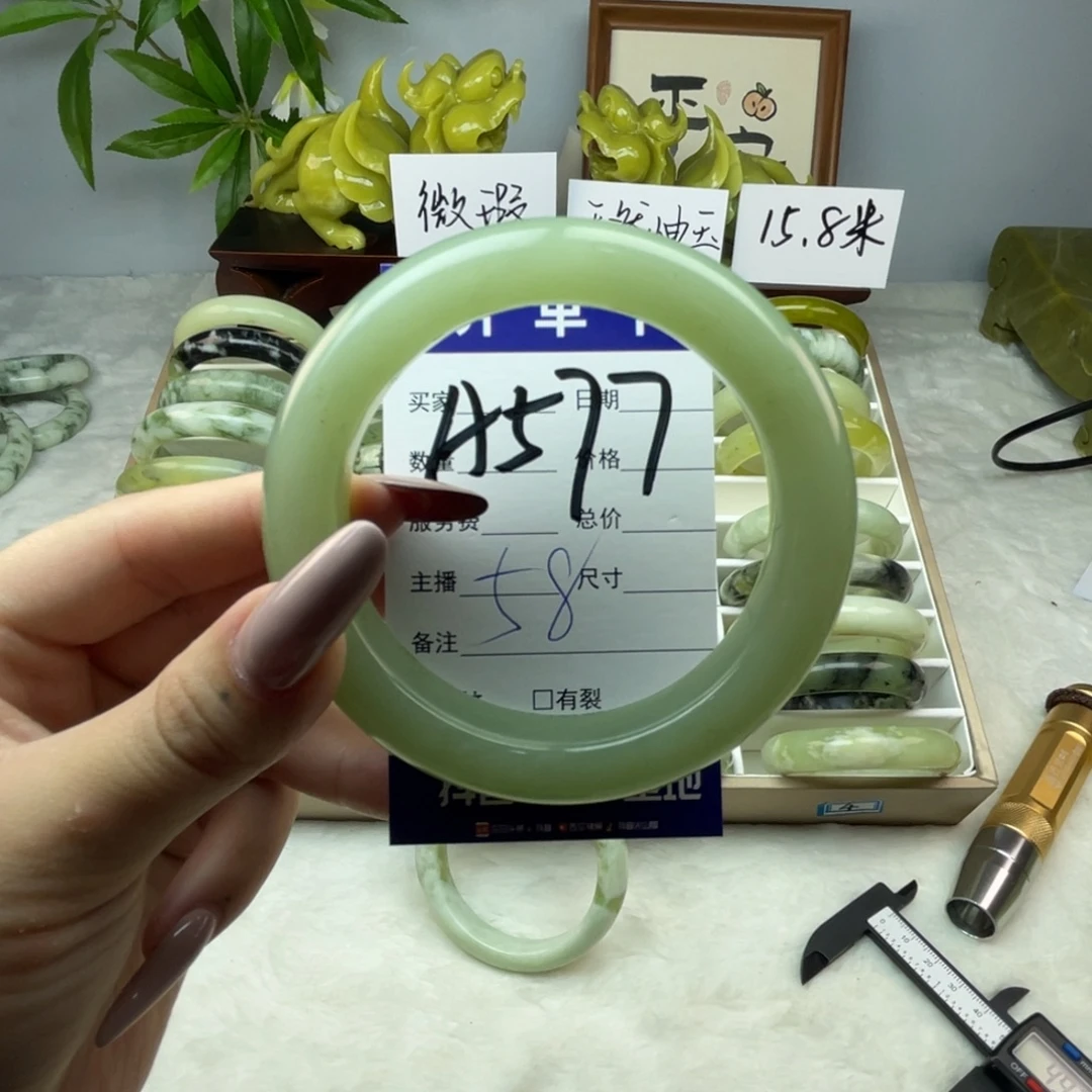 ヾ***迹蛇纹石玉未镶嵌手镯