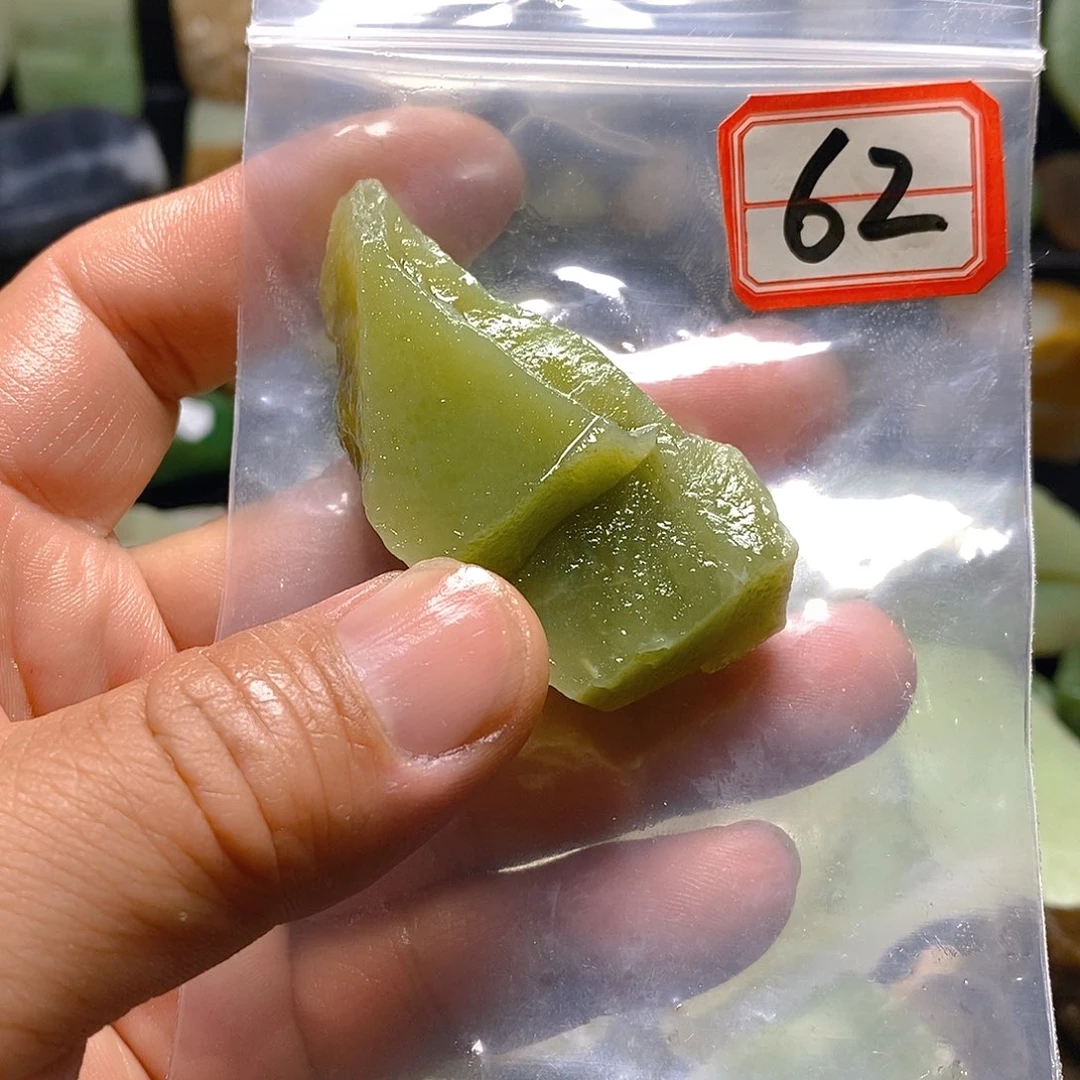 千***与和田玉(糖玉)未镶嵌珠宝半成品