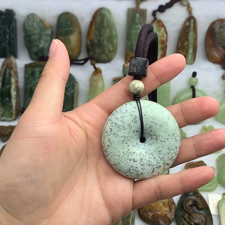 岫岩河磨玉（透闪石质玉）未镶嵌把件