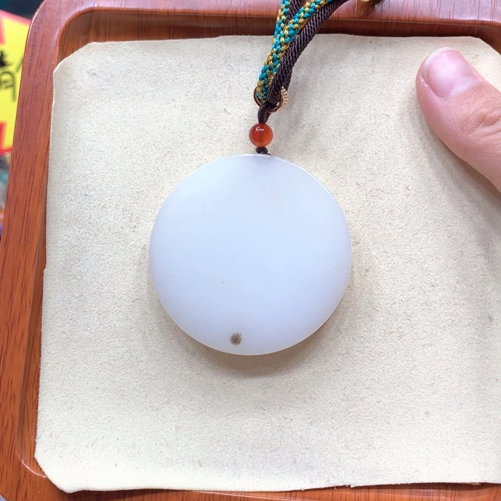 石英质玉颈饰合金