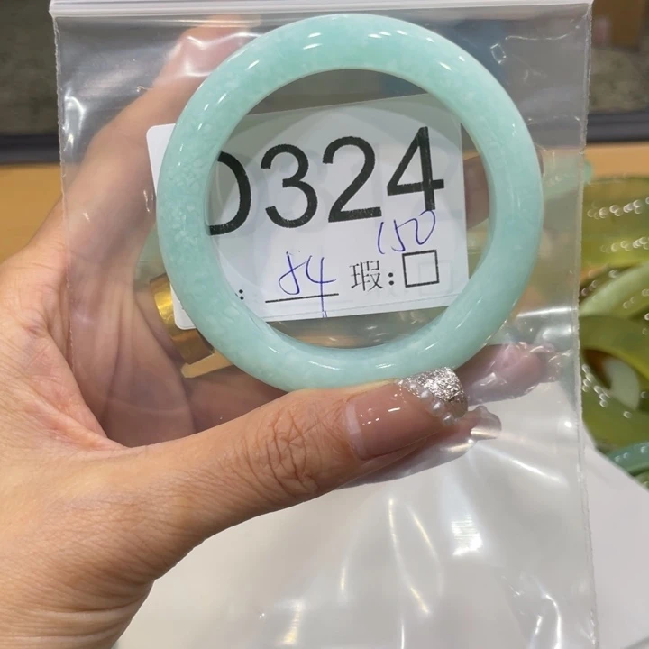 未镶嵌蛇纹石玉手镯爱*?