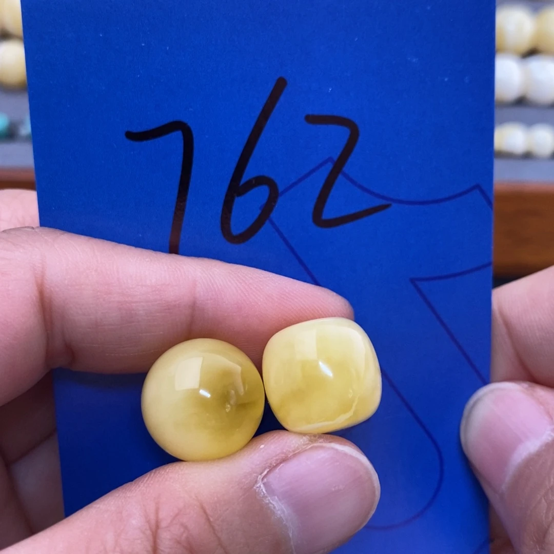 未镶嵌蜜蜡裸石最****蜜蜡