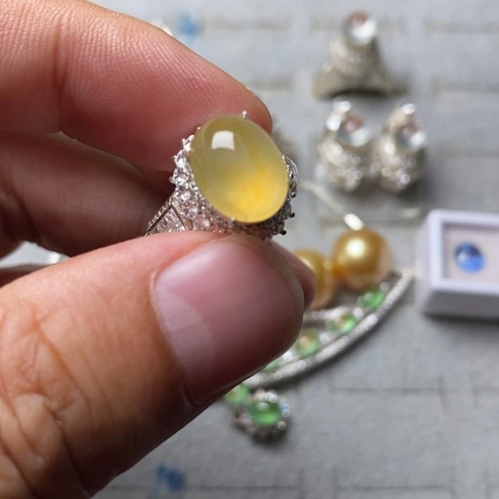 定制翡翠未镶嵌高冰黄11.5mm