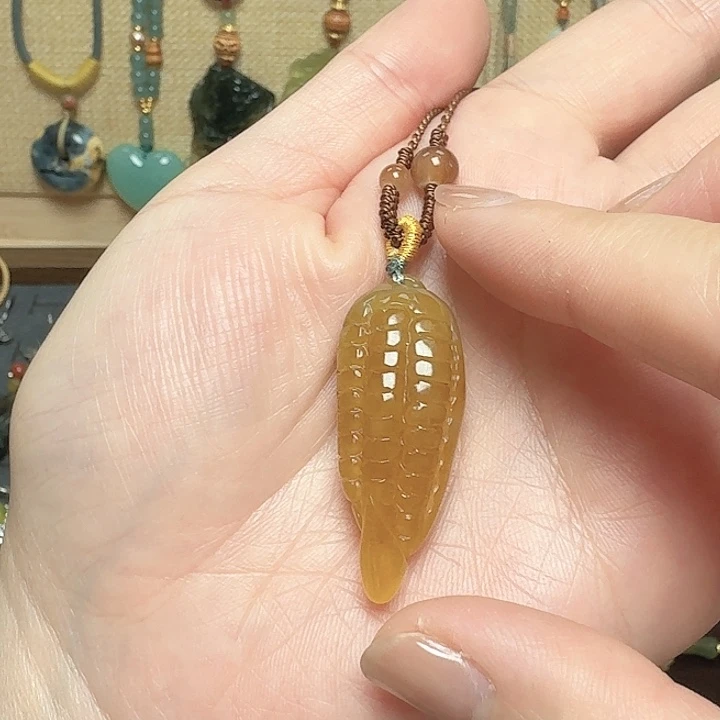 蛇纹石玉未镶嵌颈饰