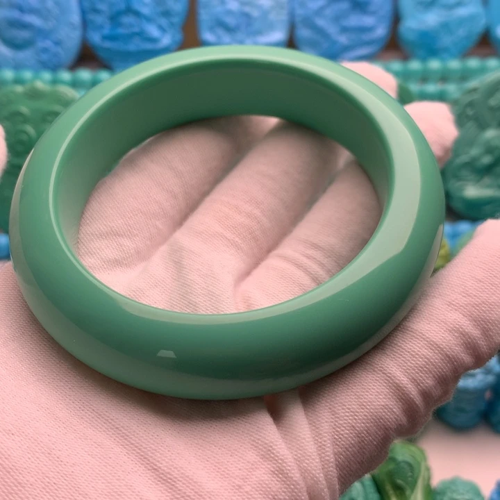 迨***梅绿色精品镯子卡58.8