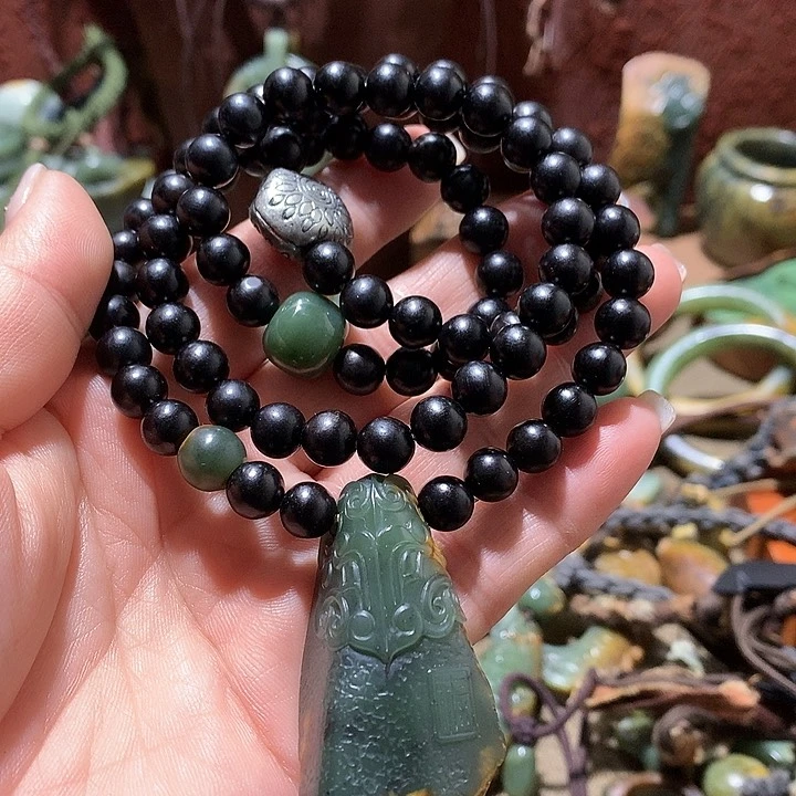 未镶嵌岫岩河磨玉（透闪石质玉）挂件