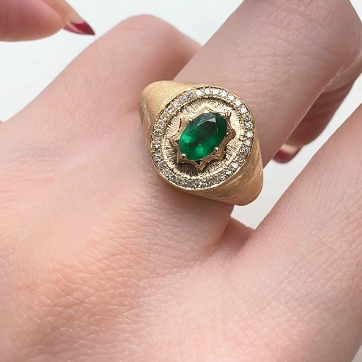 祖母绿戒指18K金镶嵌