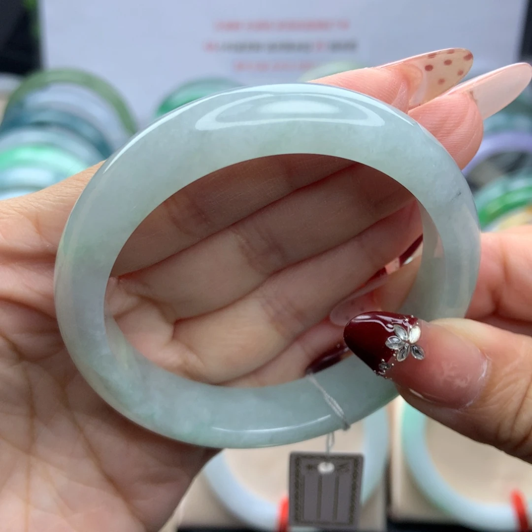 翡翠手镯未镶嵌56圈口