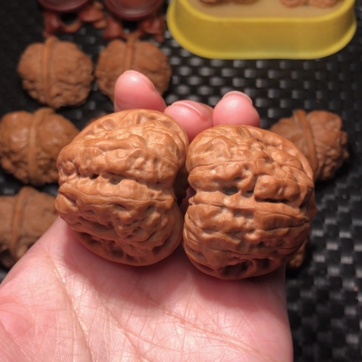 文玩核桃把件四开八腿，大粗愣子42