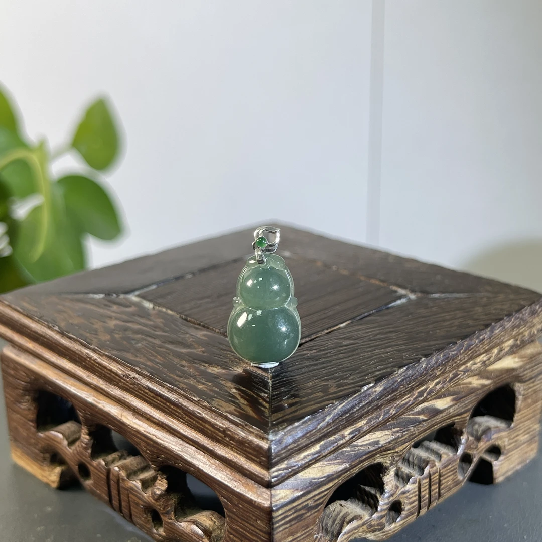 JXA03-26 天然缅甸A货翡翠 18K扣头葫芦