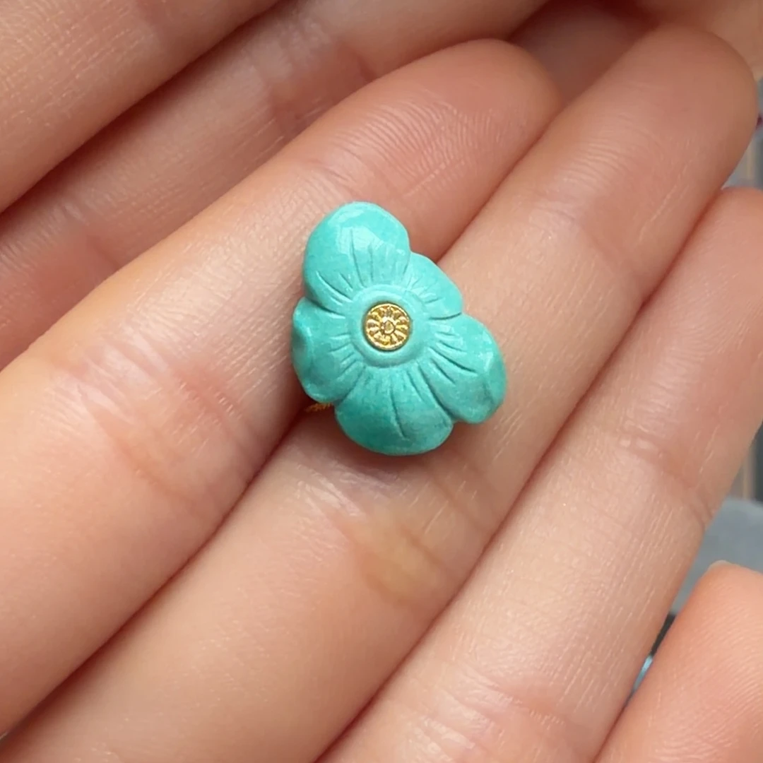 绿松石未镶嵌颈饰