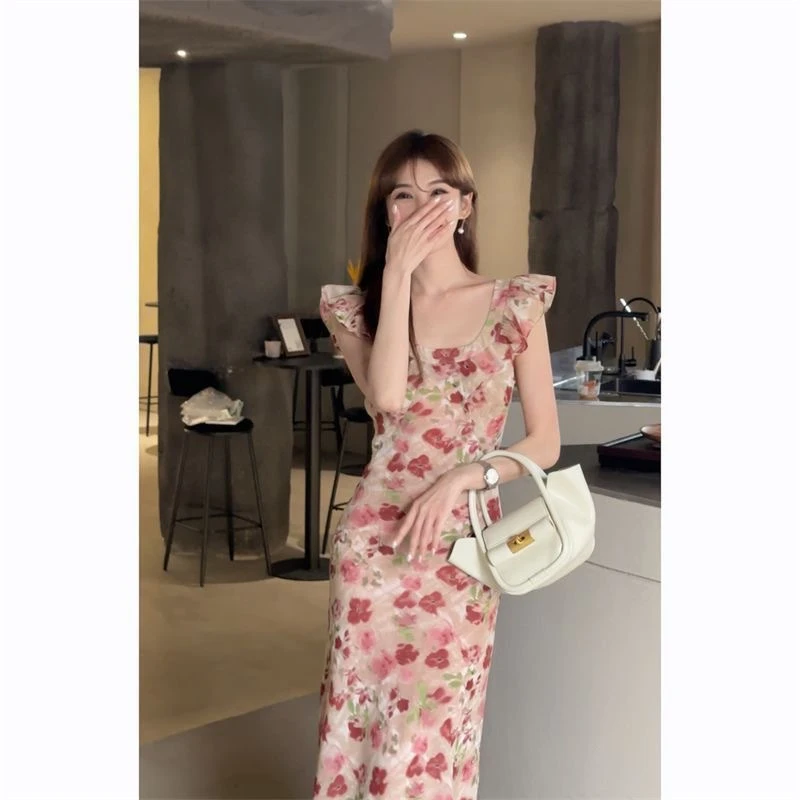 夏日画廊度假风小飞袖修身碎花裙女2024年夏季法式复古高腰连衣裙