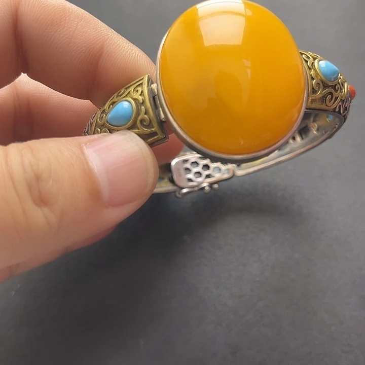 琥珀未镶嵌裸石手镯