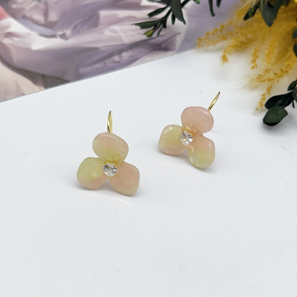铜合金树脂耳饰 03380 好啊商店 气质花朵耳钩款
