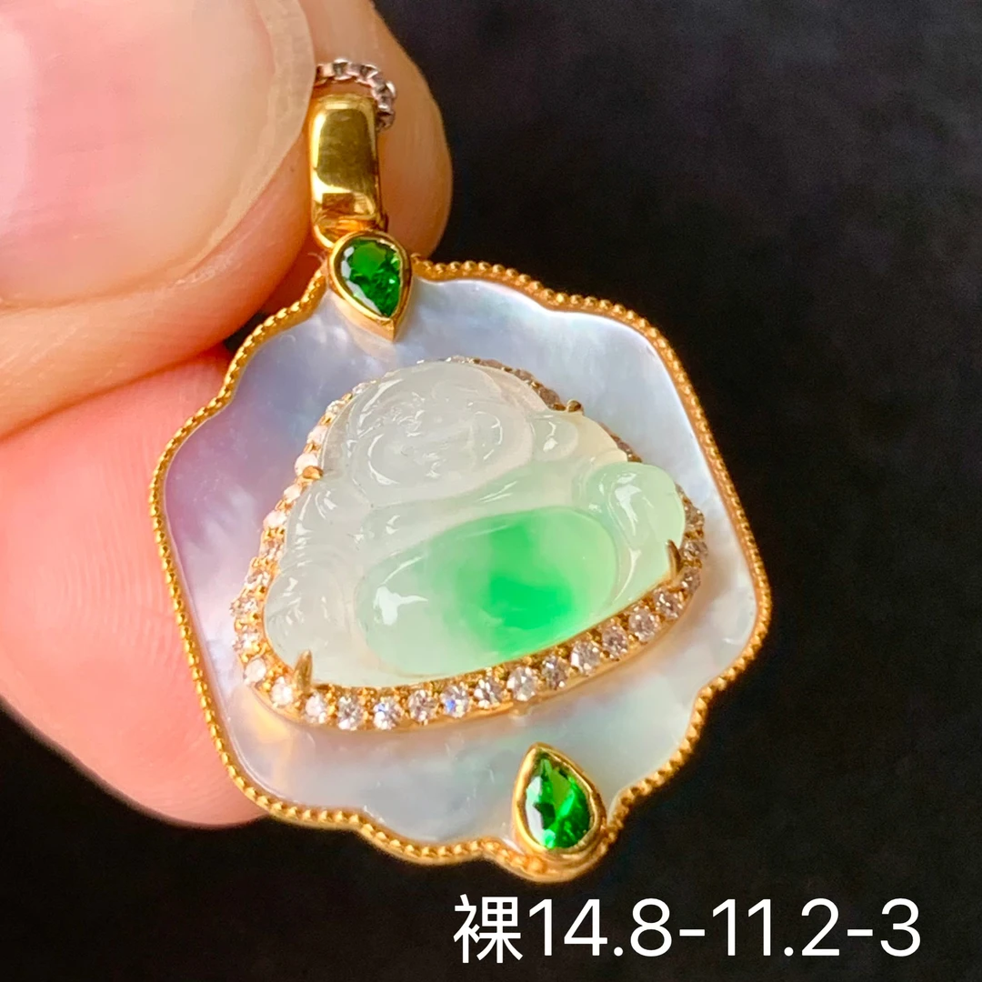 冰飘绿佛公天然翡翠吊坠 镶嵌精致 女生配饰