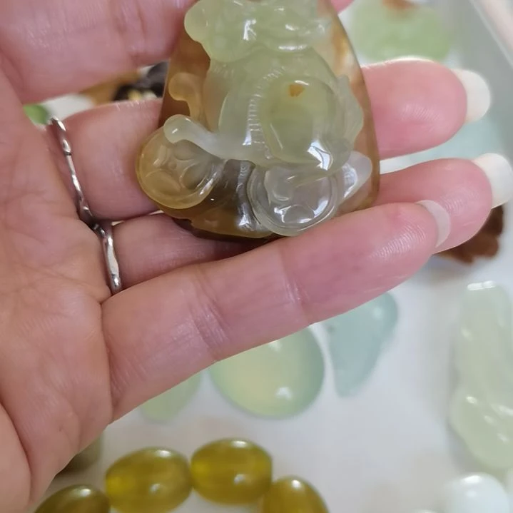 蛇纹石玉未镶嵌吊坠