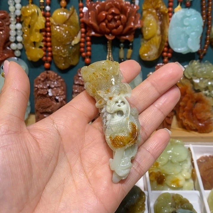 蛇纹石玉未镶嵌颈饰