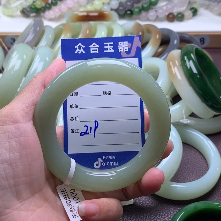 和田玉未镶嵌手镯