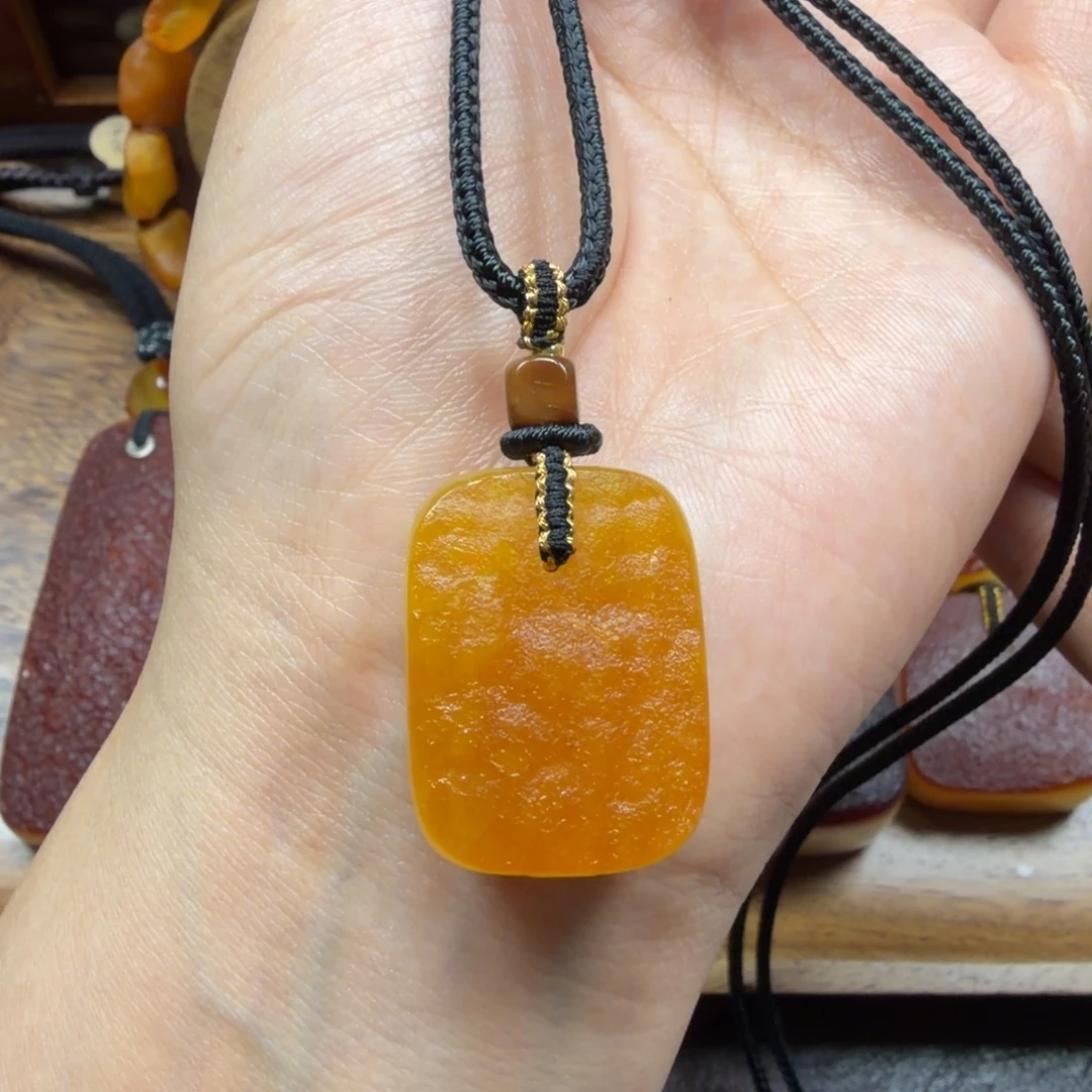 琥珀未镶嵌吊坠(赠链)