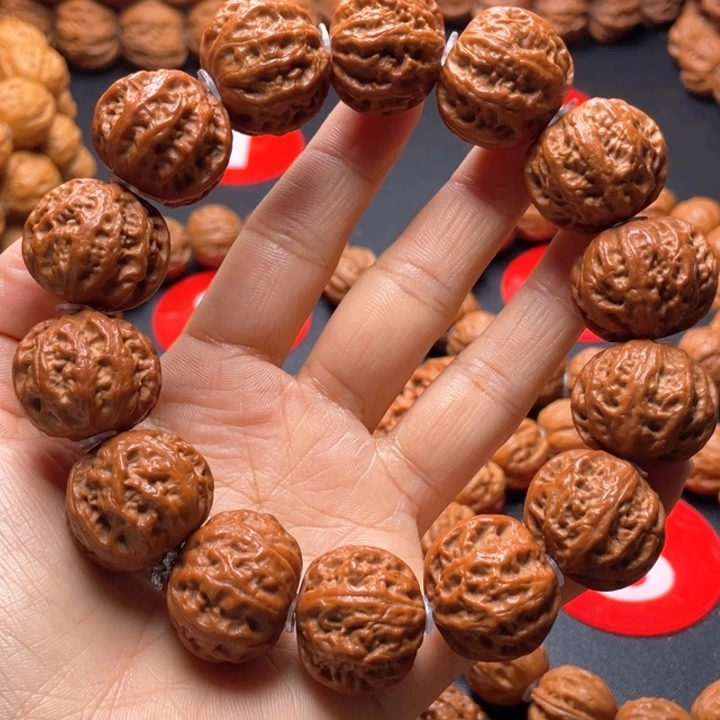 文玩核桃吊坠否**来珊瑚粗筋