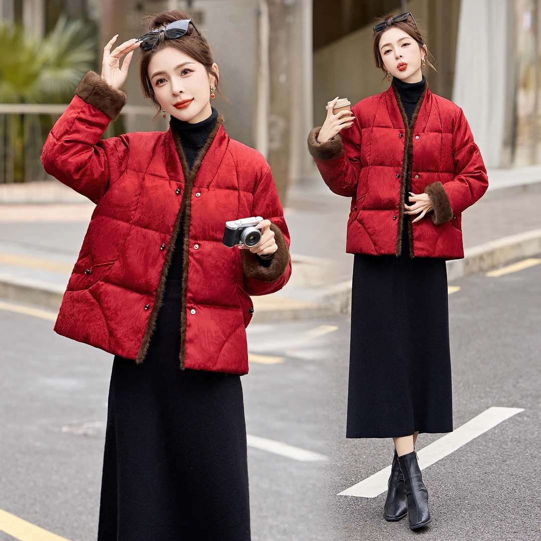 2026年冬季短款羽绒服轻奢外套圣诞穿搭轻奢洋气外套漂亮出片衣服