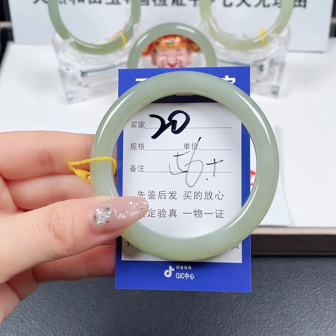 未镶嵌手镯和田玉