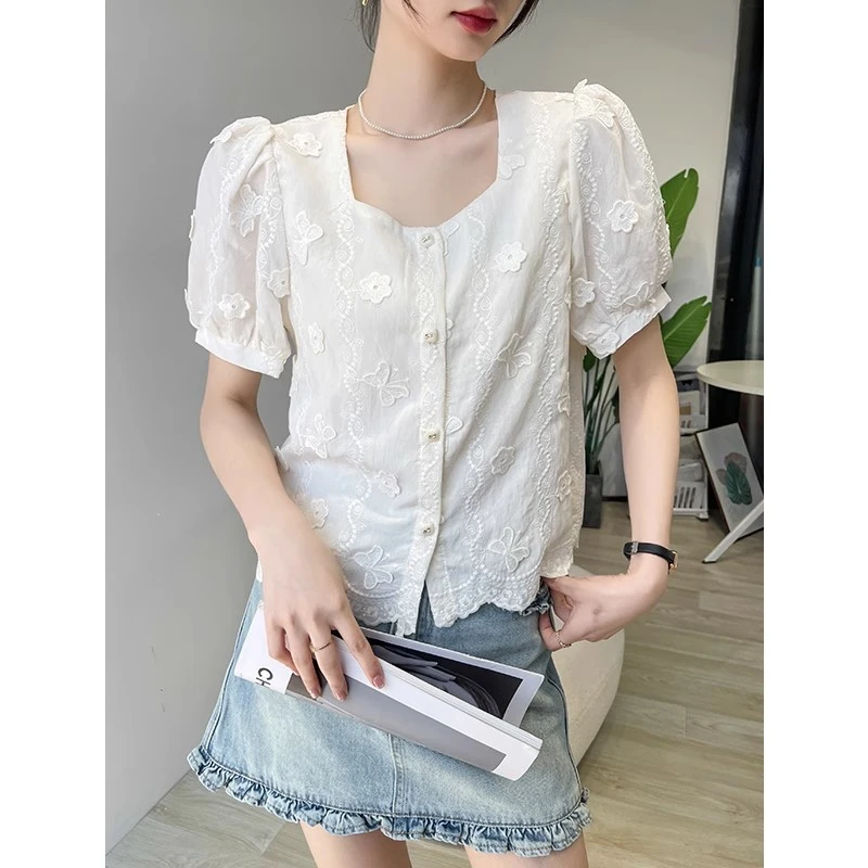 杏色方领短袖衬衫女夏2025新款法式花朵拼接洋气泡泡袖打底衫上衣