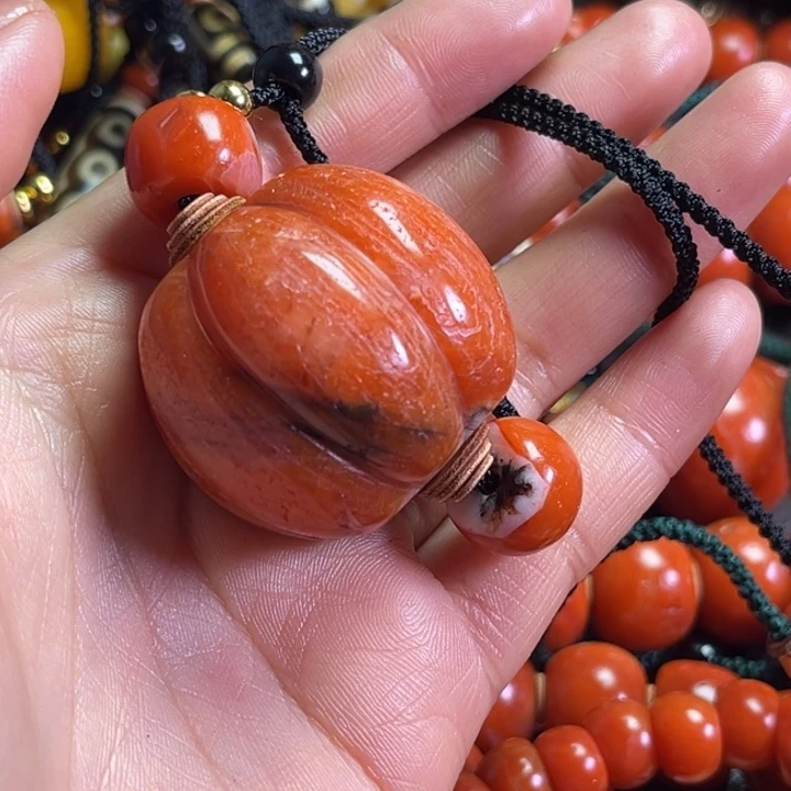 颈饰琉璃小**视琉璃………..