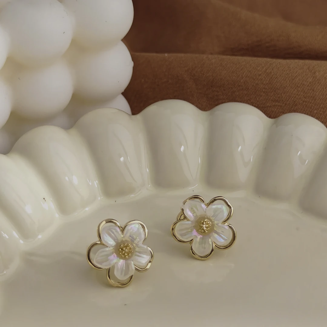 合金耳饰 甜美温柔小香风花朵耳环气质百搭小众无耳洞蚊香盘耳夹