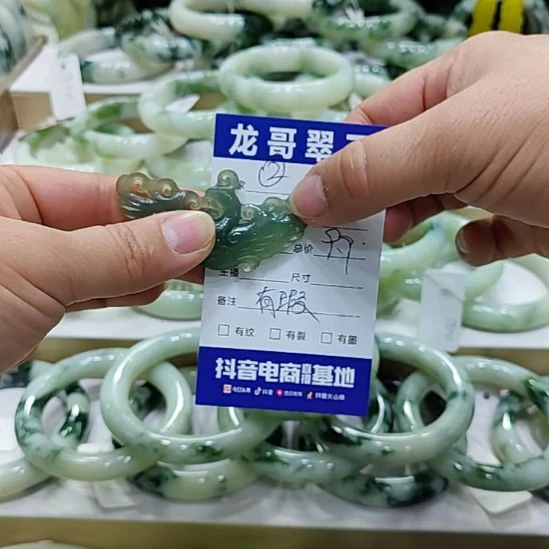 岫玉未镶嵌颈饰岫玉