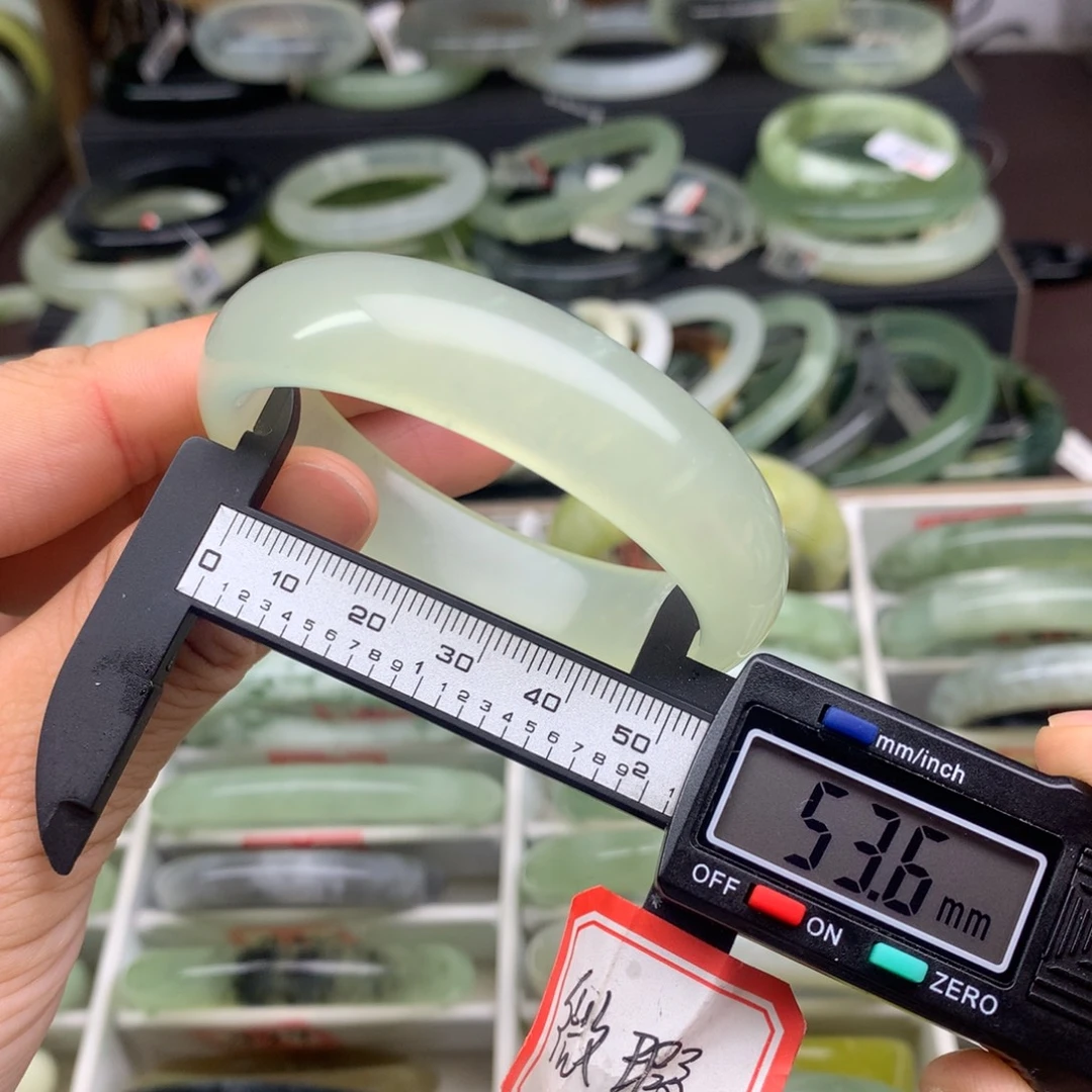 蛇纹石玉未镶嵌手镯501