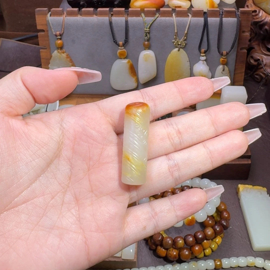 .***生和田玉未镶嵌颈饰