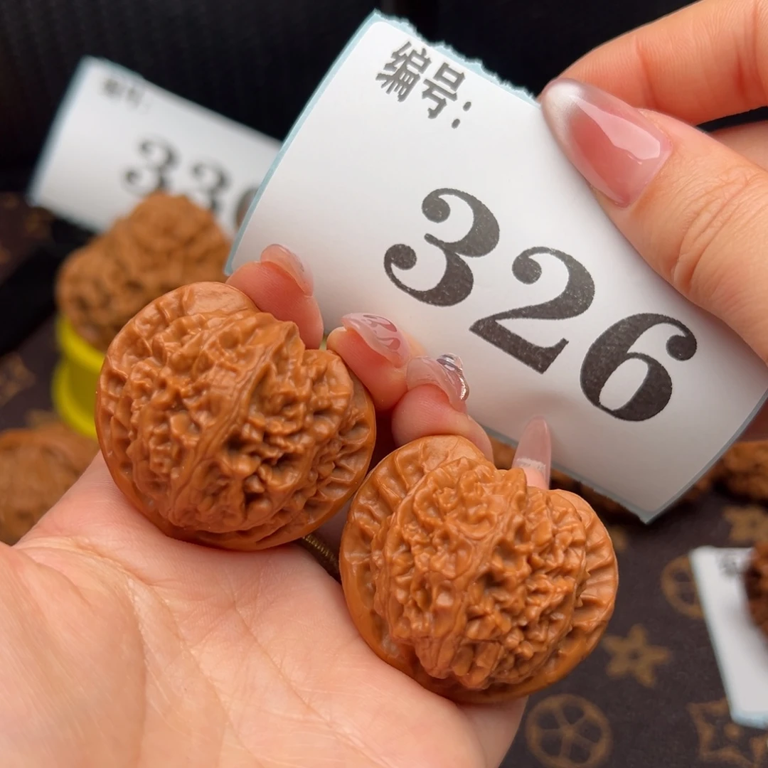 文玩核桃把件3.9宫灯326