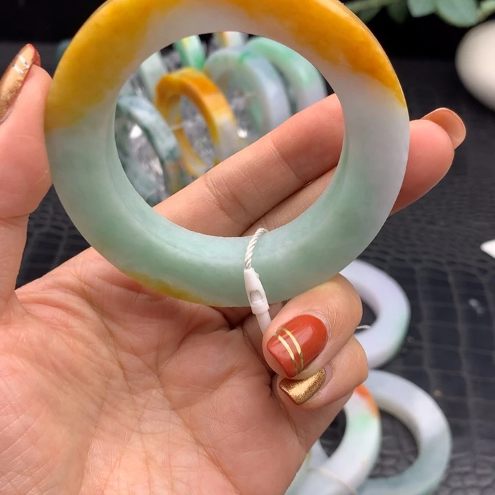 定制翡翠未镶嵌翡翠手镯
