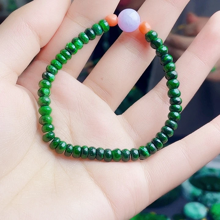 翡翠未镶嵌颈饰多样性